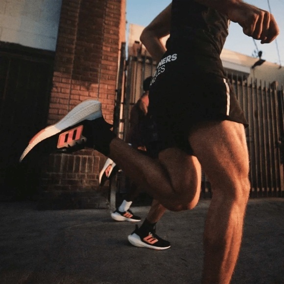 Adidas Black Turbo Flash Orange Ultraboost 22 10 - Picture 2 of 10